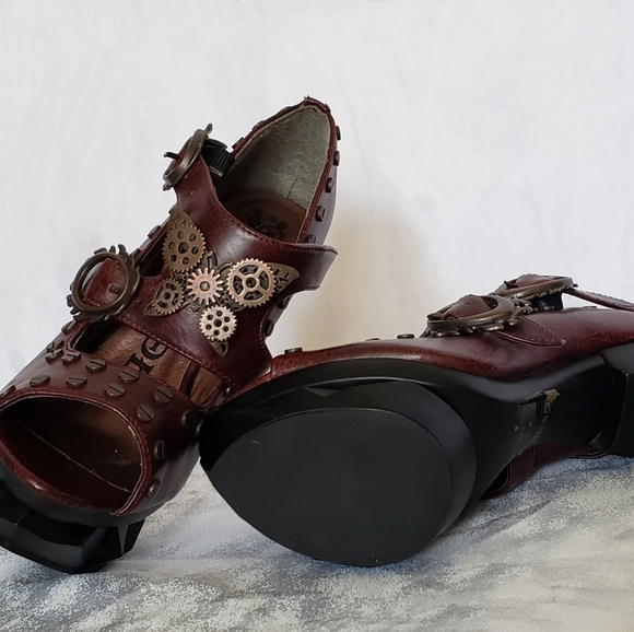 Unique Steampunk Butterfly hardware heels - Picture 6 of 6